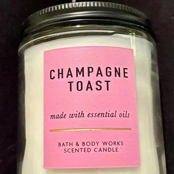 Bath and Body Works Champagne Toast 7 Ounce Candle - Picture 1 of 5